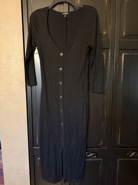 Express Black Ribbed Button-Down V-Neck Midi Dress